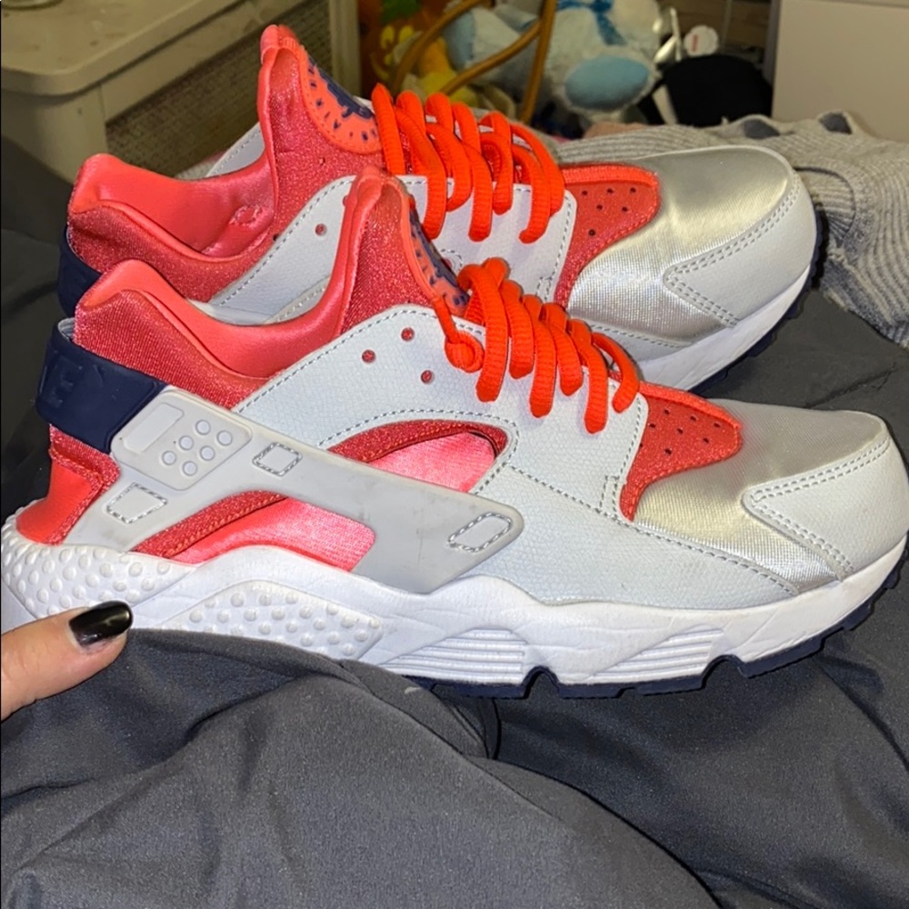 Nike Huarache Coral & Silver